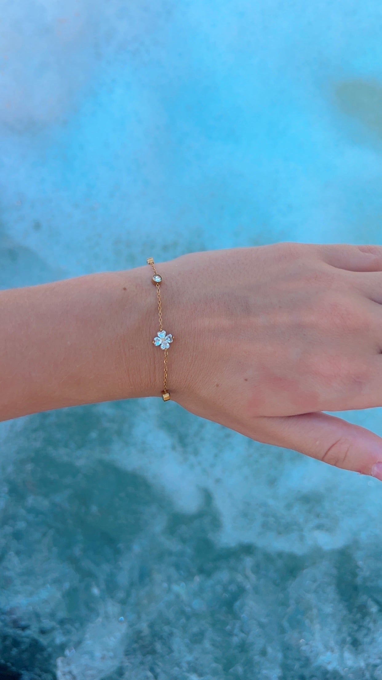 Bracelet fin avec trèfle